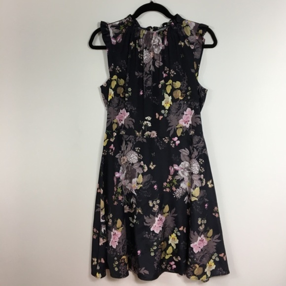 Flutter Sleeve Floral Dress - Picture 4 of 7